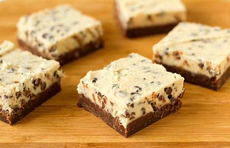 chocolate-chip-cookie-dough-brownies-2-550